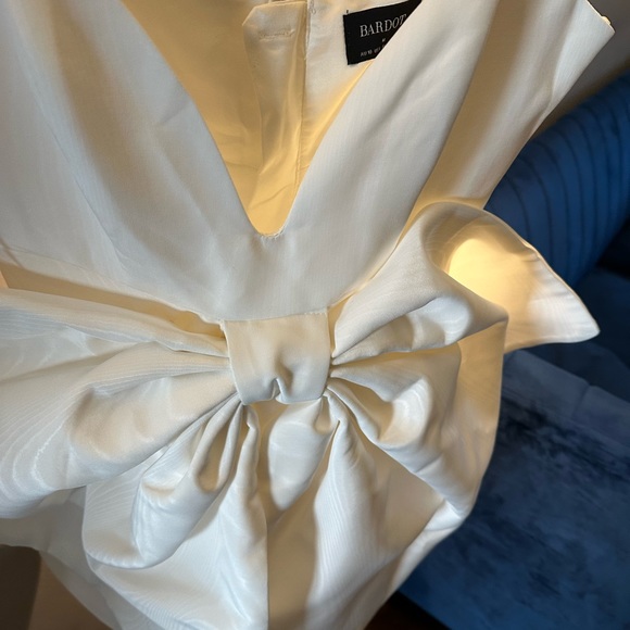 Urban Outfitters NWT Bardot Annabelle Plunging Mini Dress $169. Half off! - Picture 10 of 10